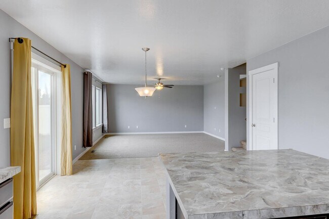 Building Photo - Very Clean 4 Bed/2.5 Home In Kuna!