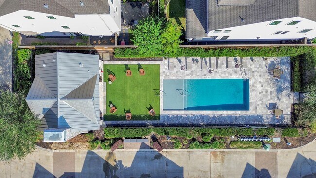 Building Photo - 8306 Hillendahl Blvd