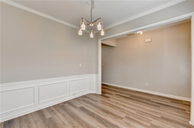 Building Photo - 2208 Staunton Dr NW