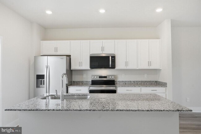 Building Photo - 113 Lakota St