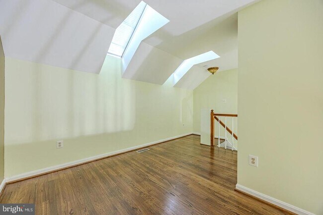 Building Photo - 8200 Maple Ridge Ave