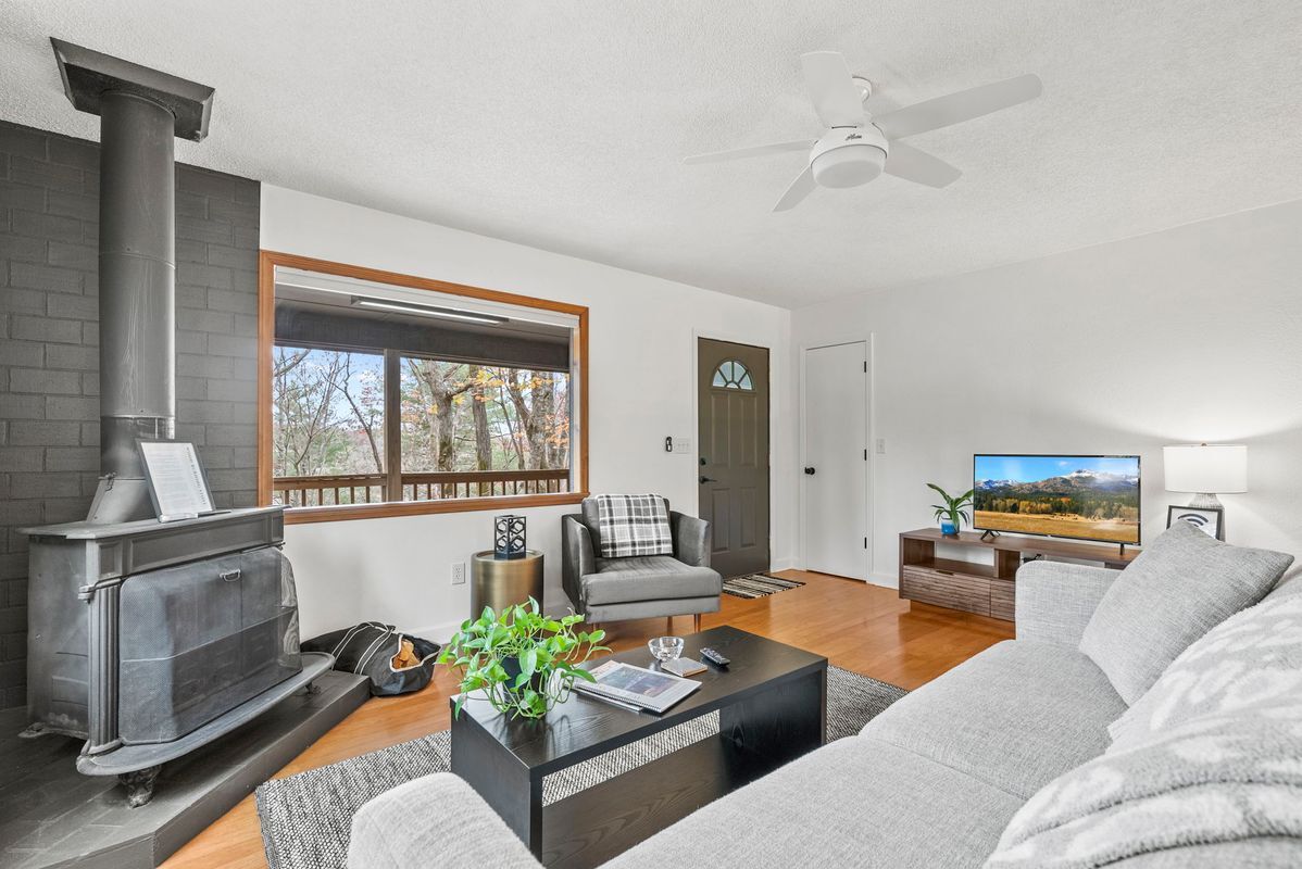 Building Photo - 26 One Blf Ln