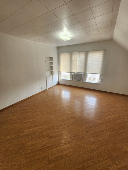 Building Photo - 1268 Sycamore St