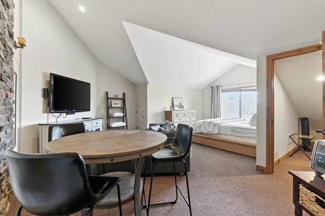 Building Photo - 1670 South Maddi-SI ID1475807P