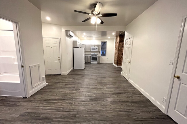 Building Photo - 116 N Queen St