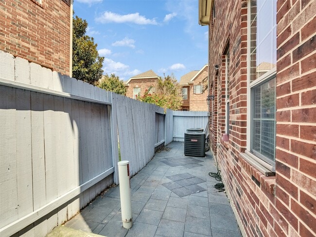 Building Photo - 1502 Olive Pl