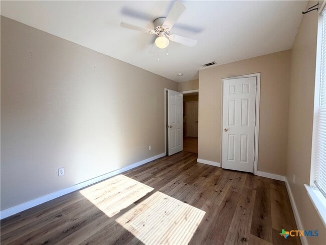 Building Photo - 898 Advance St