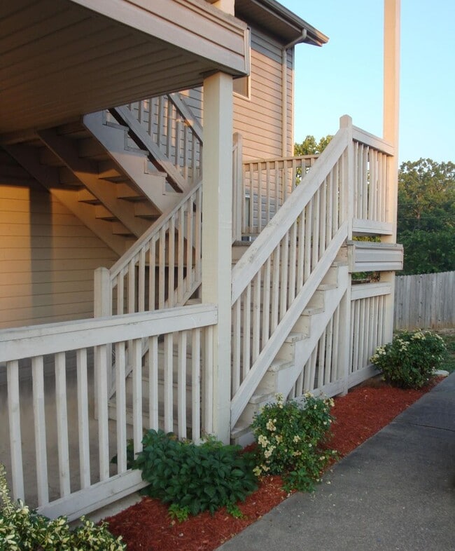 Building Photo - Apartment in Branson East, Kirbyville