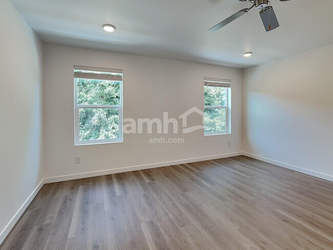 Building Photo - 5334 Turnstone St SE