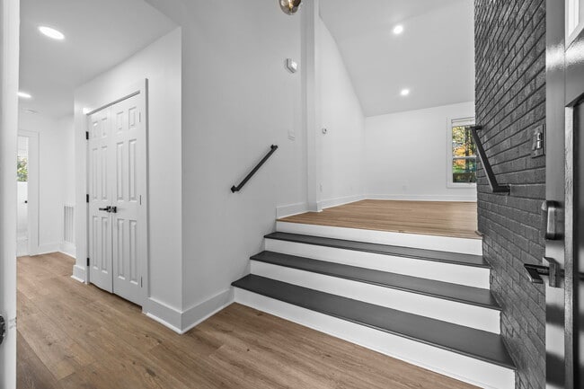 Building Photo - 8625 Cedarbrook Dr