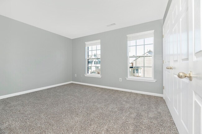 Building Photo - 618 Cawley Dr