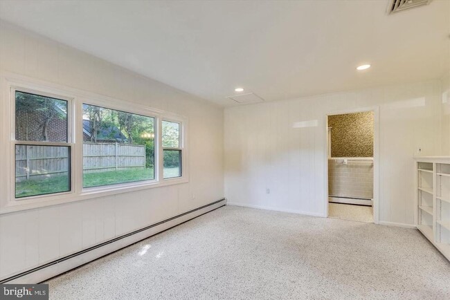 Building Photo - 400 Meadow Ln