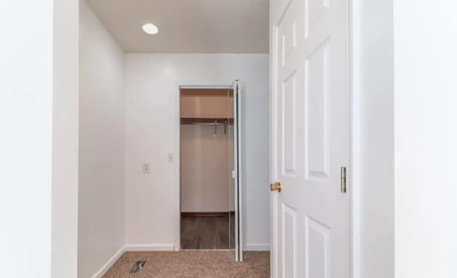 Building Photo - Spacious & Stylish 4-Bed, 4-Bath Townhome in Desirable North Normal