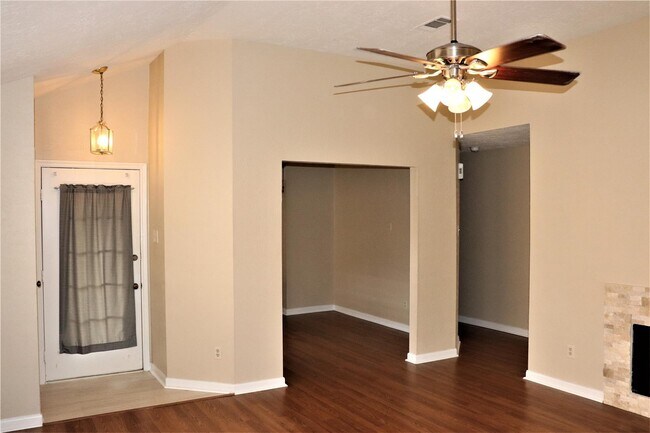 Building Photo - 7718 High Village Dr