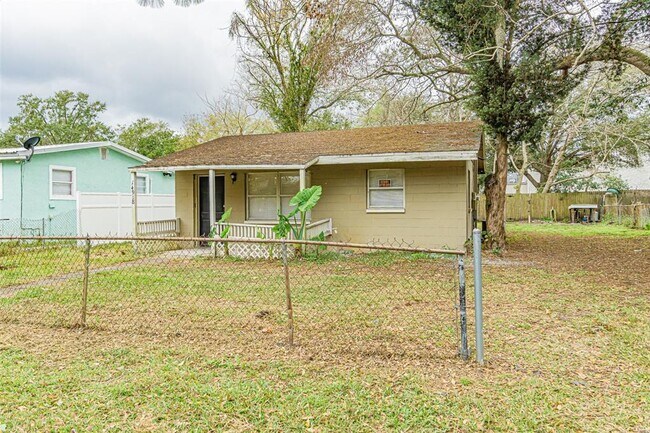 Building Photo - 14918 Pine Crest Rd