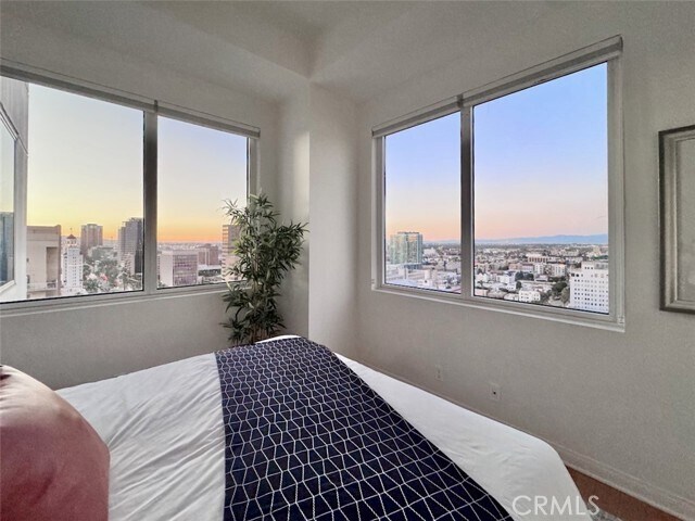 Building Photo - 525 E Seaside Way