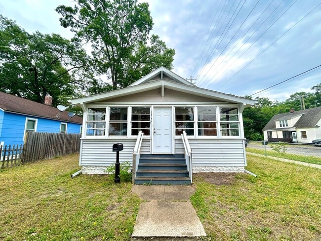 Primary Photo - Two Bedroom Home in Muskegon