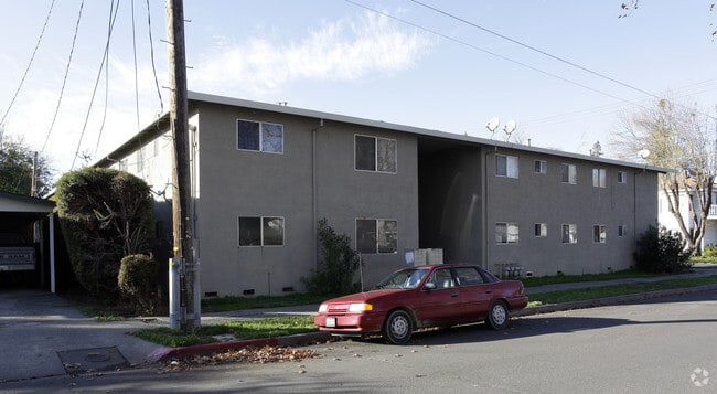 Building Photo - 338 North St