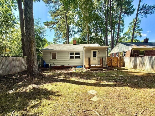 Building Photo - 3 Bedroom 1 Bath Home in Durham