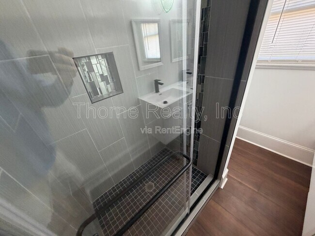 Building Photo - 835 Sunset Ave