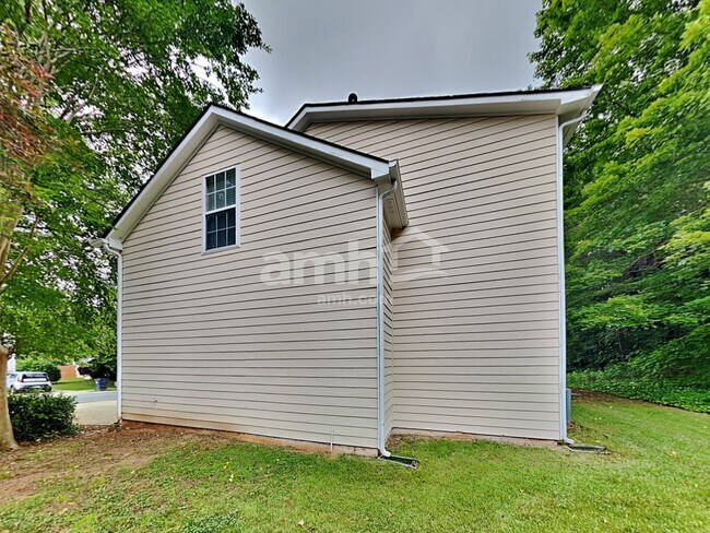 Building Photo - 4854 Lake Park Terrace