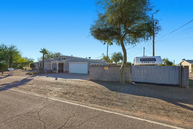 Primary Photo - 2237 W Foothill St