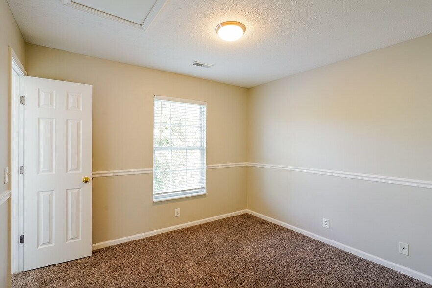 Building Photo - 2136 Blake Dr