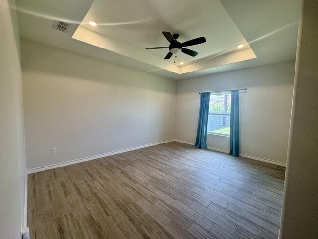 Building Photo - 6002 Amir Dr
