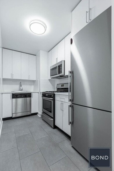 Building Photo - 96 Fifth Avenue