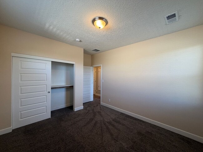 Building Photo - 3 Bedroom Townhome Near Juan Tabo Blvd SE & Four Hills!