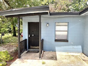 Building Photo - 1049 Glencarin St