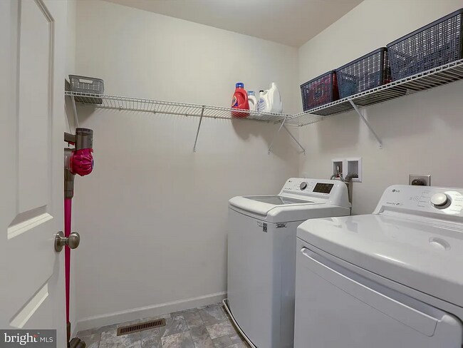 Building Photo - 1730 Fairbank Ln