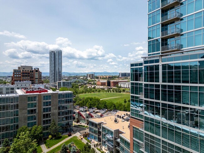 Building Photo - Glass House 1 Bed 1 Bath High Rise Condo w/ Mountain & City Views!!