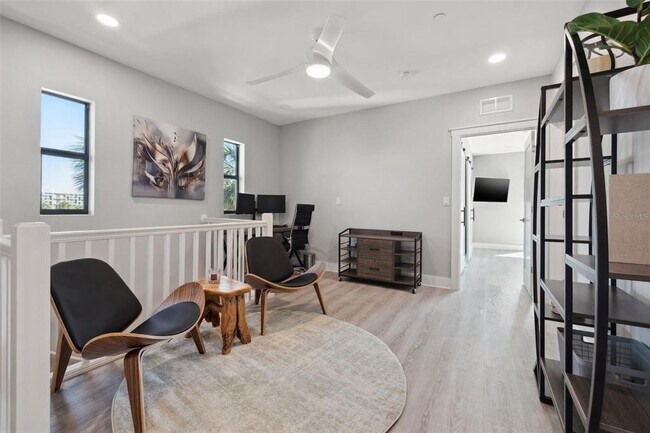 Building Photo - 12404 Capri Cir N