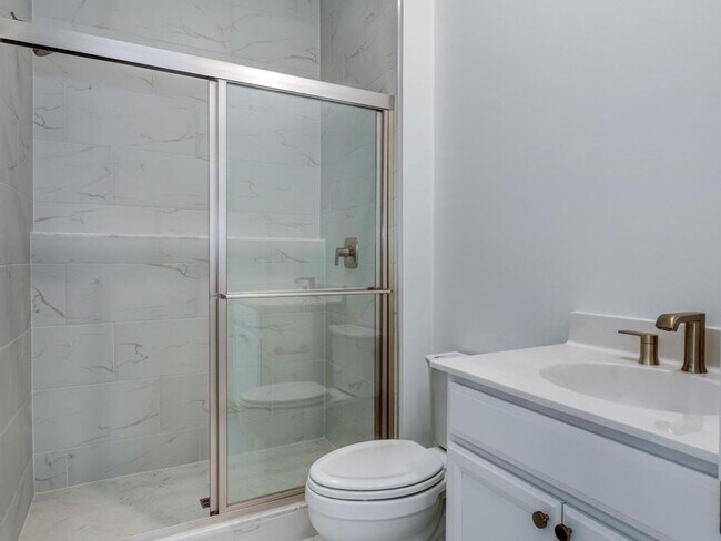 Building Photo - Luxury Townhome in the Heart of Cranberry Twp