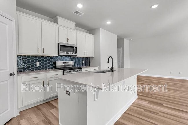 Building Photo - 247 Lucca Dr