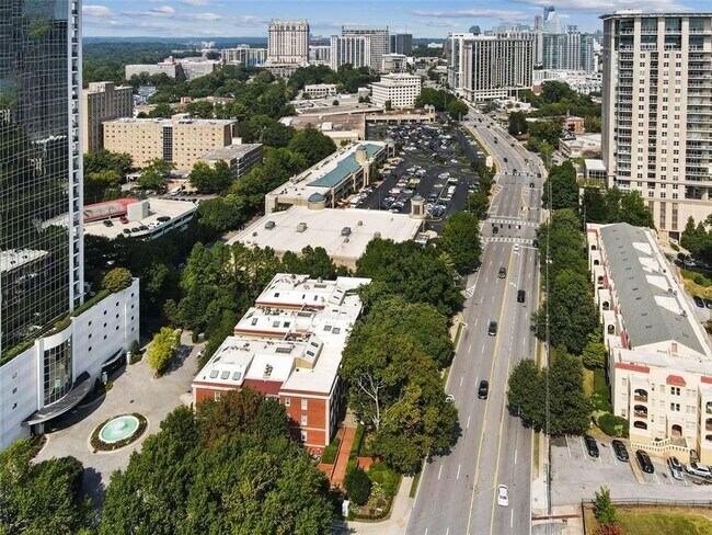 Building Photo - 2840 Peachtree Rd NW