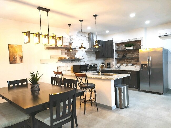 Building Photo - 283 Berrydale Ave