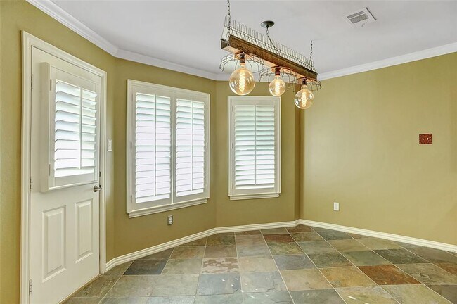 Building Photo - 3815 Sumner Ct