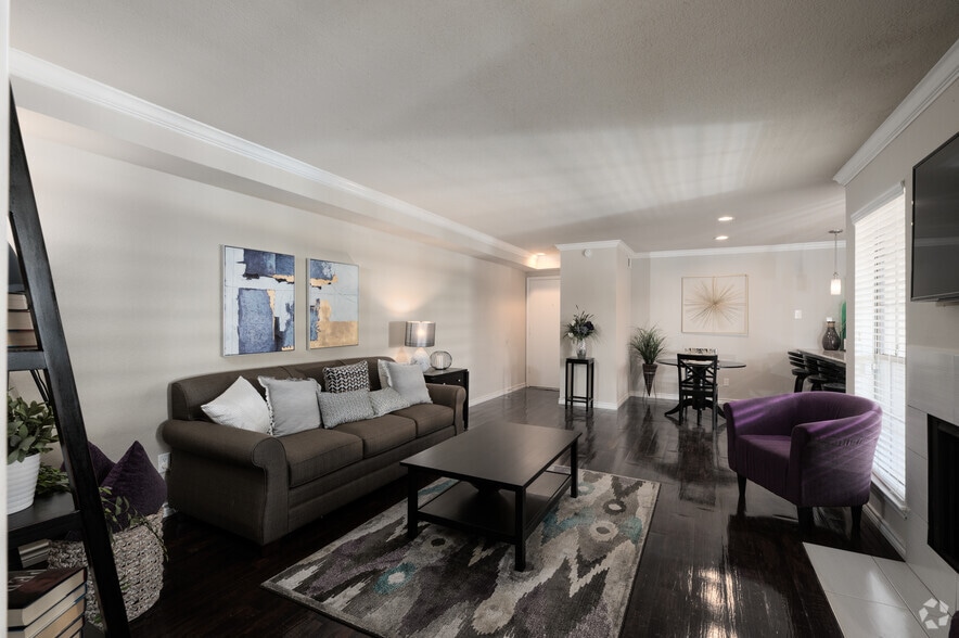 1BR, 1BA - 810SF - Living Room - Harwood Hills
