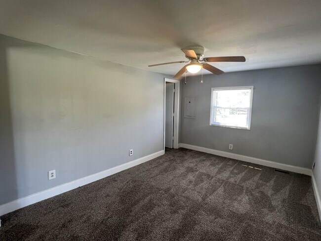 Building Photo - 1550 Old Dover Rd