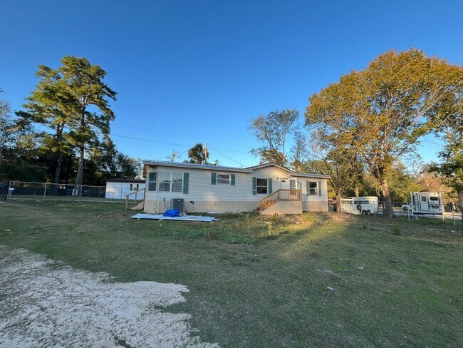 Building Photo - 12070 Clark Ln