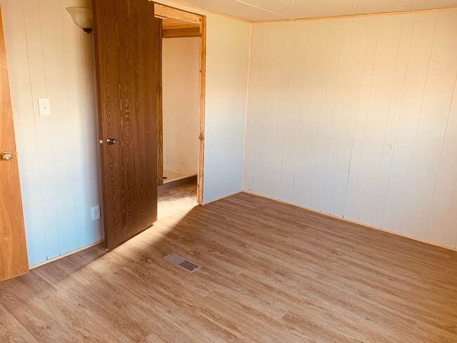 Building Photo - 2 Bedroom 2 bath Mobile Home in Great Falls
