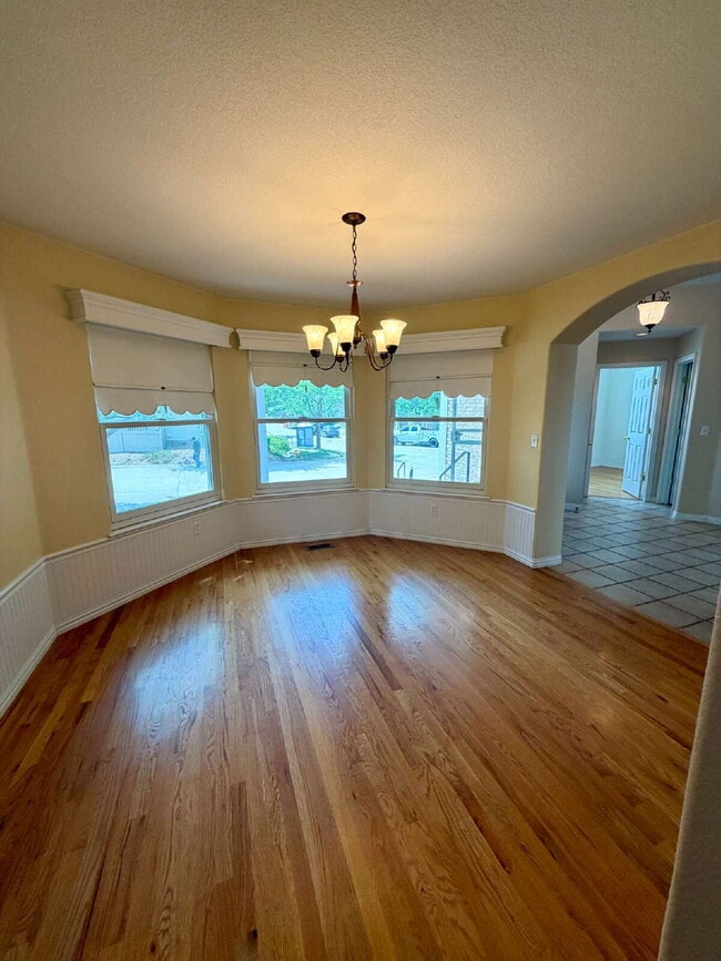 Building Photo - Don’t Miss out on this 4-bedroom 3 bath home in the gated Lighthouse Villas Community.