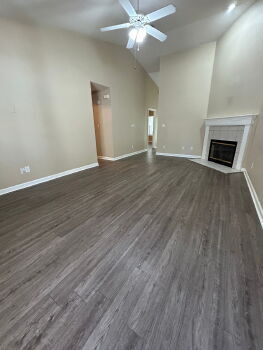 Building Photo - Upgraded 2 bed/ 2 bath