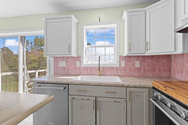 Building Photo - 7 Pheasant Run