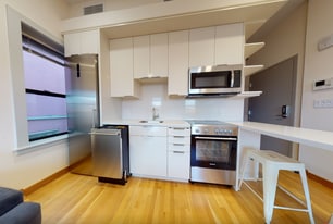 Building Photo - 8 Story St