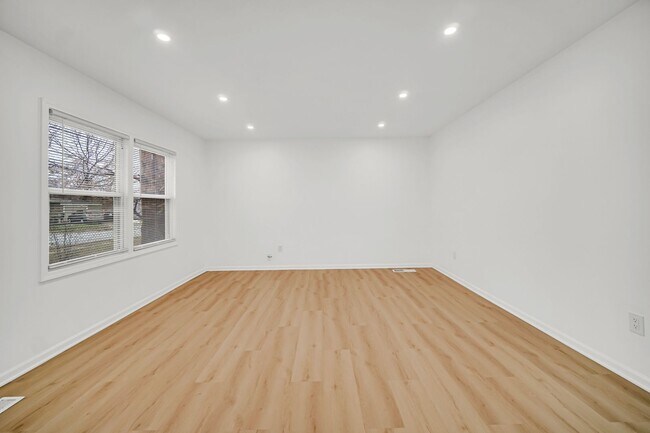 Building Photo - 3 Bedroom 1 Bathroom House for Rent!