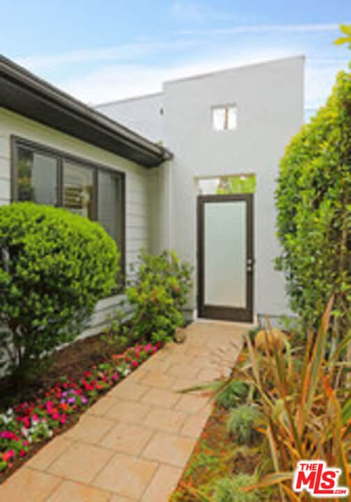 Building Photo - 8049 Briar Summit Dr