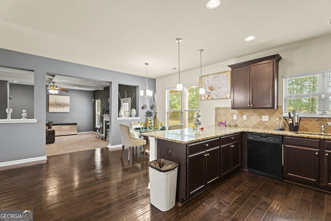 Building Photo - 6870 Diamond Dr